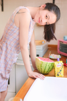 年轻的小姨子免费